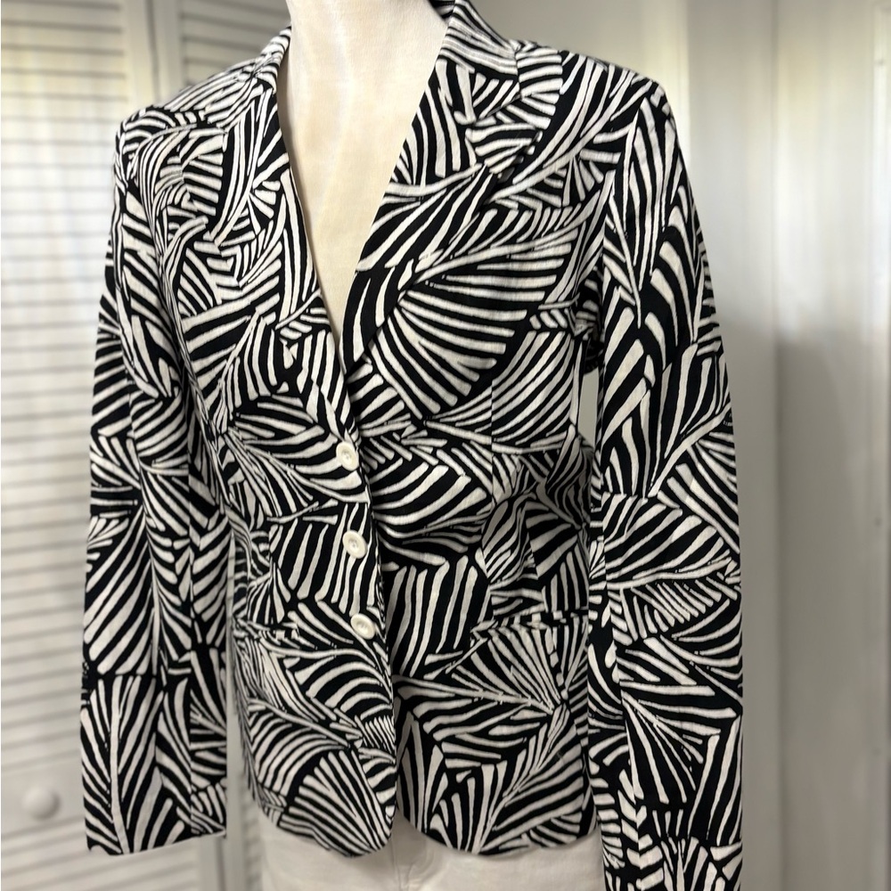 Stylish Black and White Women's Jacket Blazer